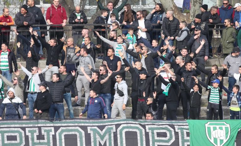 Футболни фенове от Варна обраха бензиностанция в Бургас