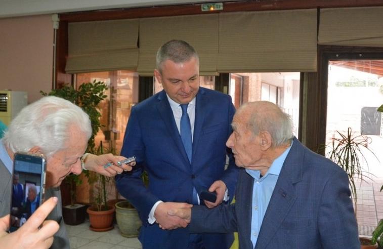 Иван Портних поздрави 104-годишния Димитър Спасов