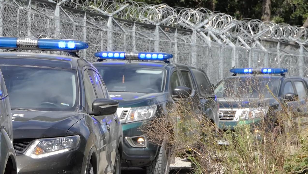 Гранична полиция е отблъснала две групи бежанци, армията е в готовност