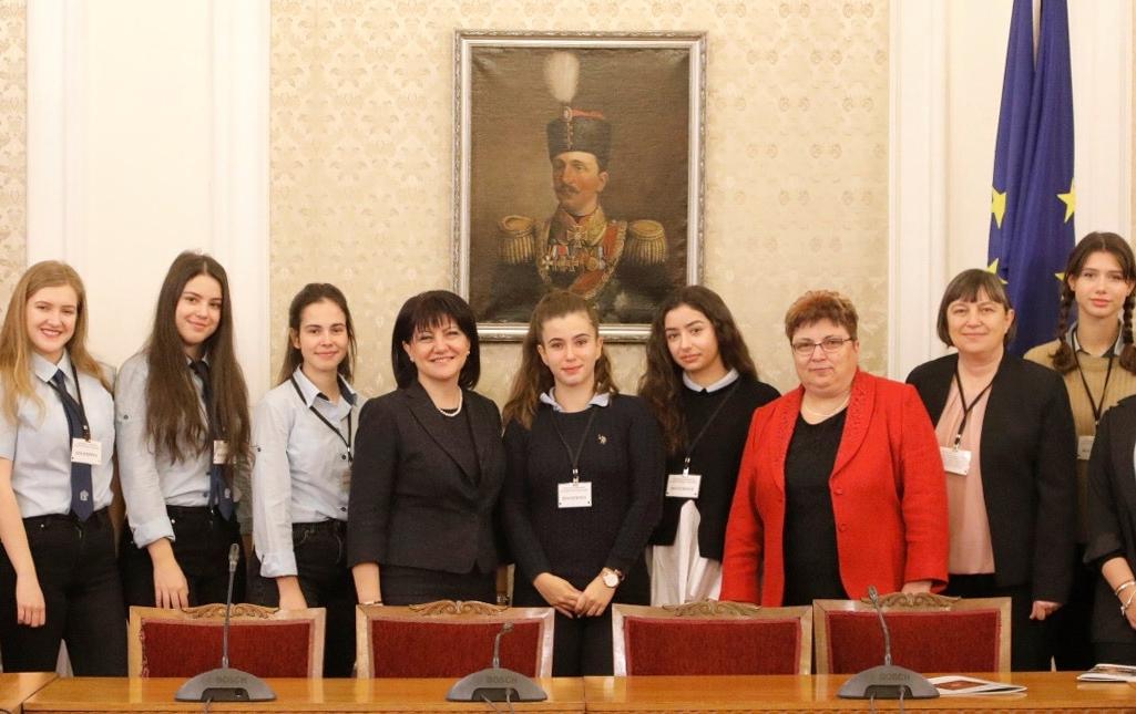Ученици от Първа езикова гимназия – Варна посетиха Народното събрание