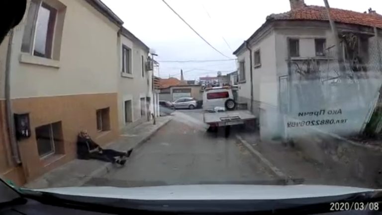 Заснеха мъж да мастурбира на улица “Нежност”