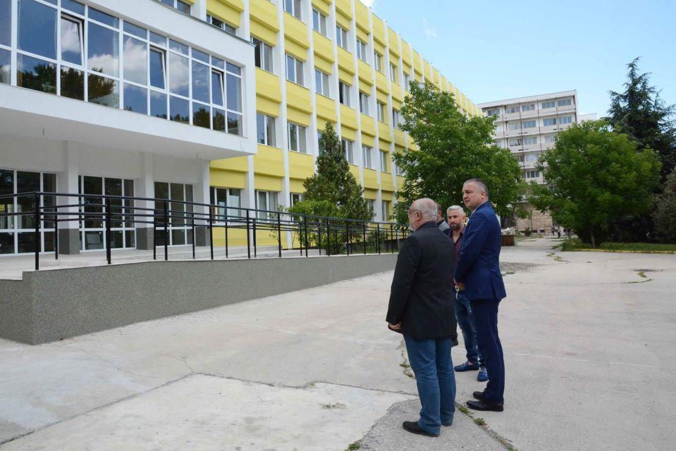 Напредва ремонтът на ПГ по химични и хранително-вкусови технологии във Варна