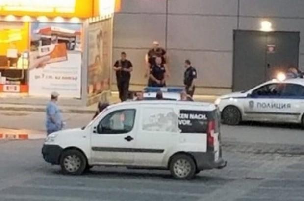Полицията задържа мъж, стрелял с газов пистолет пред хипермаркет във Възраждане