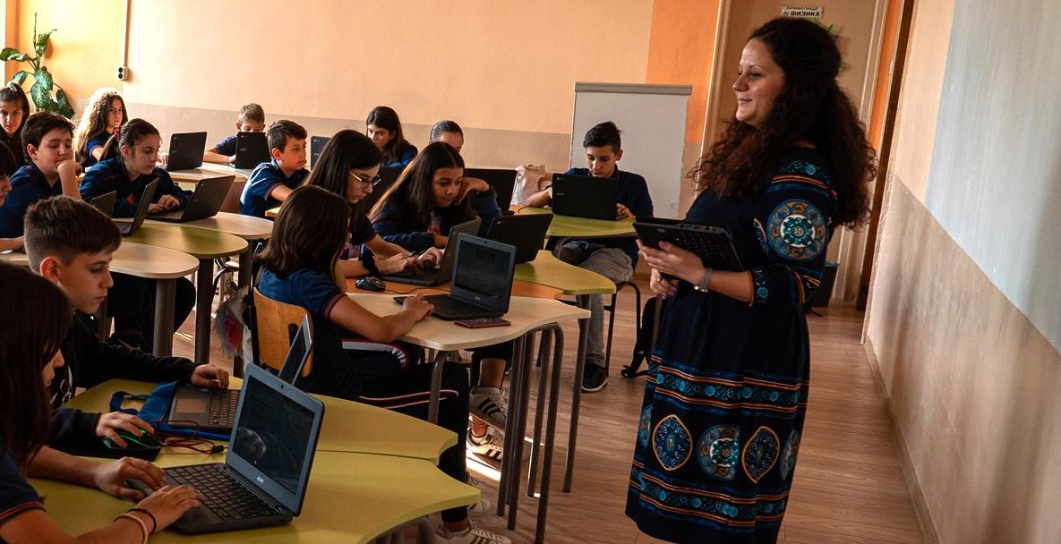 Девет училища във Варна започват работа с Chromebook