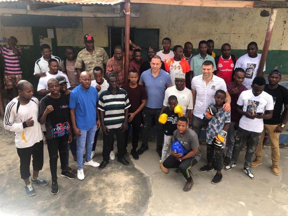 Братя Пулеви раздадоха боксова екипировка на деца в Танзания
