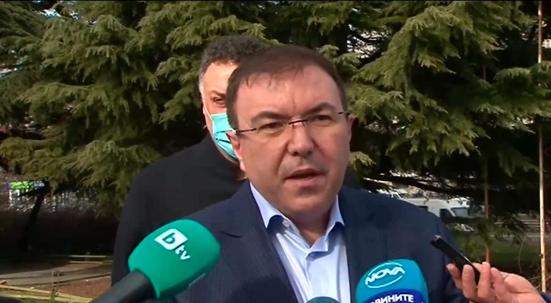 Министър Ангелов във Варна: Постепенно разхлабваме мерките, връщаме си живота