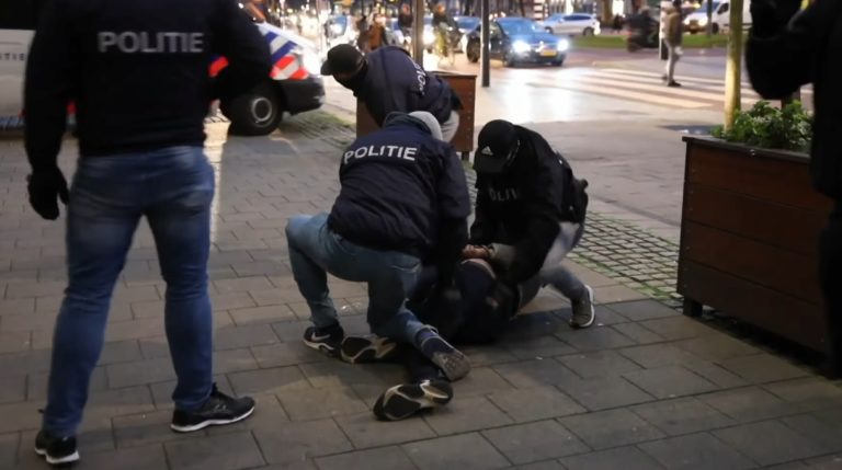Видео: Близо 200 арестувани в Нидерландия след снощните размирици