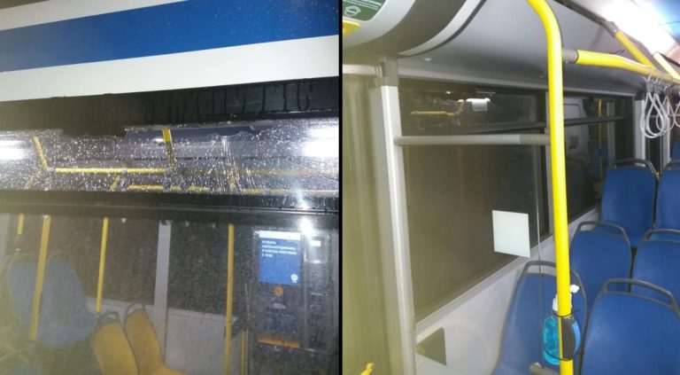 Вандали счупиха стъкло на автобус от градски транспорт