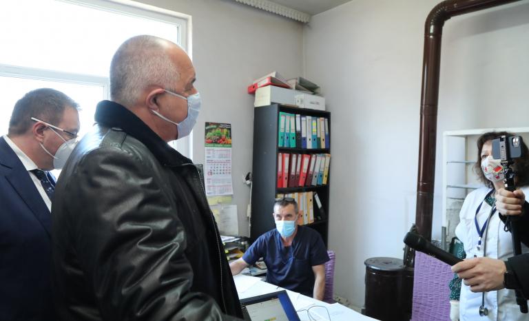 Премиерът Борисов в петричкото село Самуилово: Вече е създадена организация за ваксинация в малките и труднодостъпни населени места