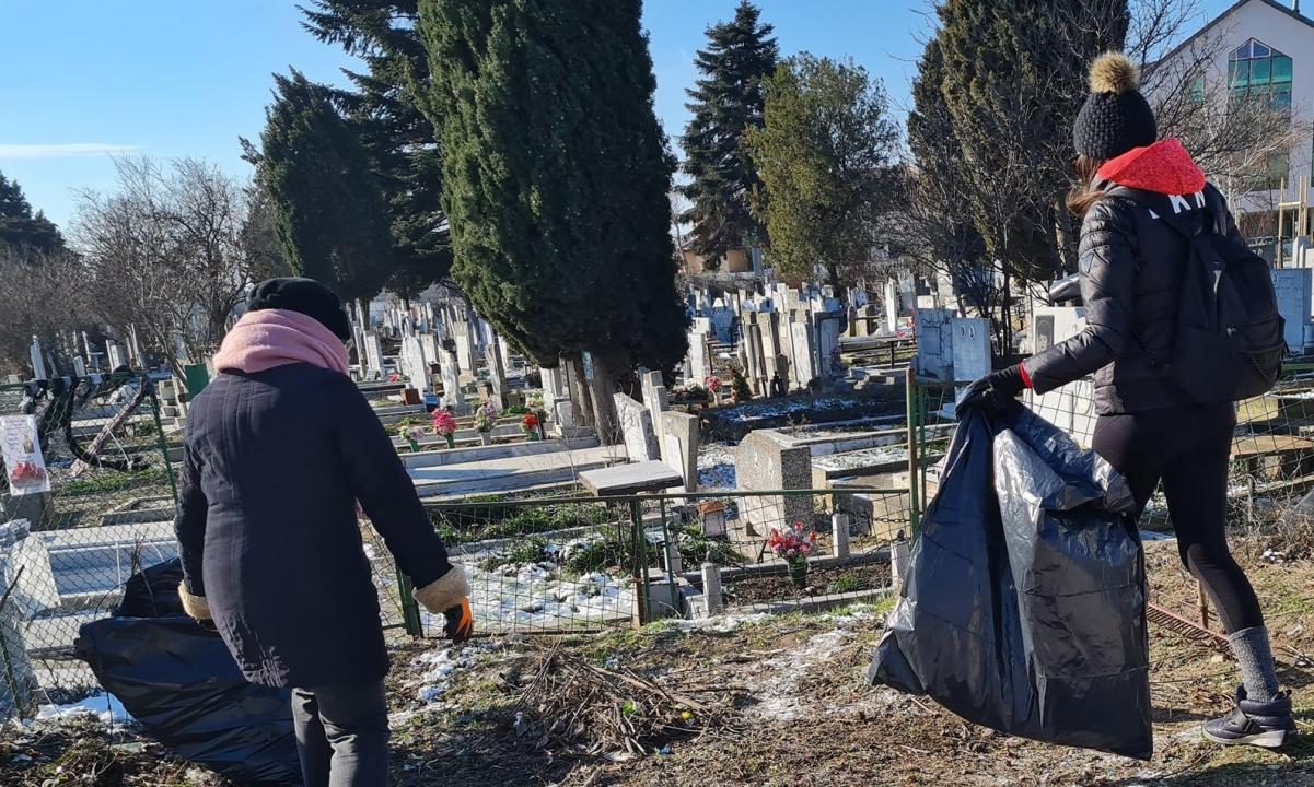 Вининчани почистиха Гробищен парк „Виница“