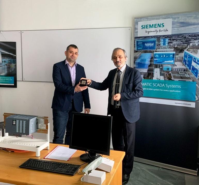Siemens България дари модерна апаратура за реновираната лаборатория по “Mехатроника” на ТУ – Варна.