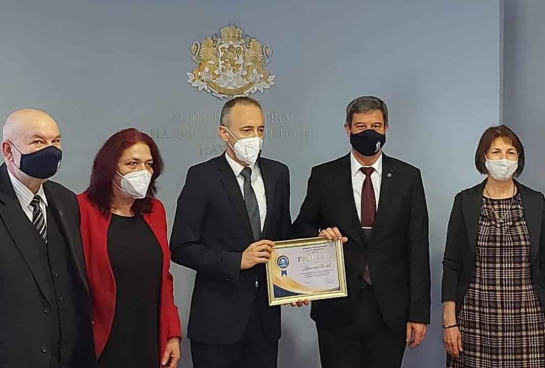 Красимир Вълчев с грамота за най-успешен просветен министър