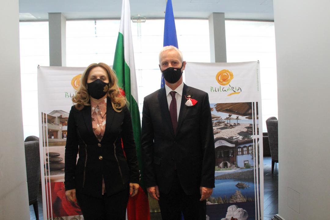 Вицепремиерът Марияна Николова се срещна с държавния секретар на Унгария Миклош Шолтес