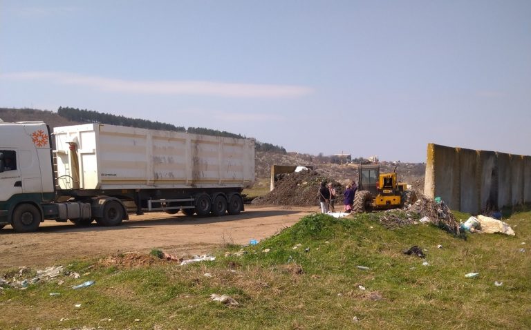 Почистени са загробените опасни отпадъци в местност „Лъката“, община Червен бряг