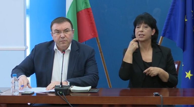 Министър Ангелов обяви решението за ваксинирането с AstraZeneca у нас