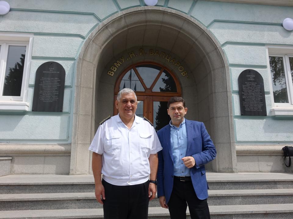 Председателят на Фондация „Българска памет“ посети Морско училище