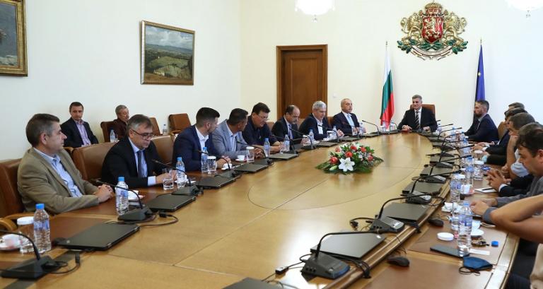 Премиерът Янев обсъди с КНСБ и с КТ „Подкрепа“ възможните съвместни действия на държавата и синдикатите по отношение на проблемите в енергетиката