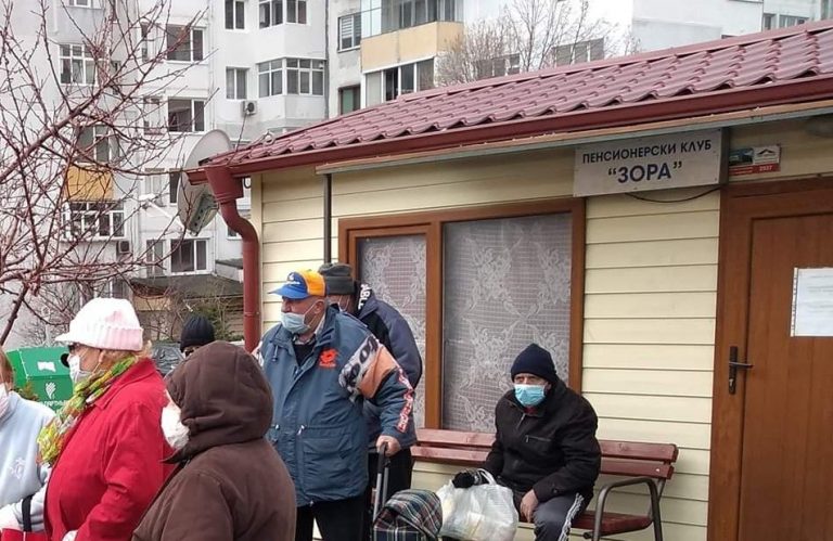 От понеделник ваксинират срещу covid-19 в пенсионерския клуб в “Кайсиева градина”