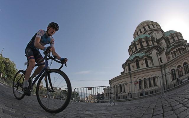 Министър Андрей Кузманов даде старт на 68-та Международна колоездачна обиколка на България
