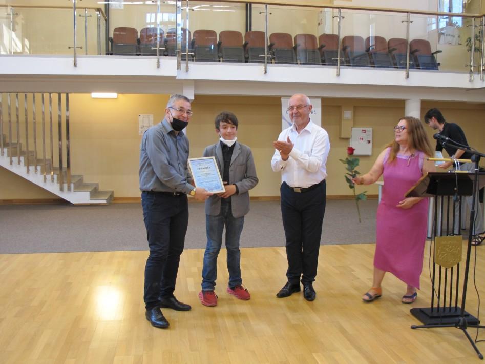 Наградиха художествени ръководители на фолклорни състави от Варна