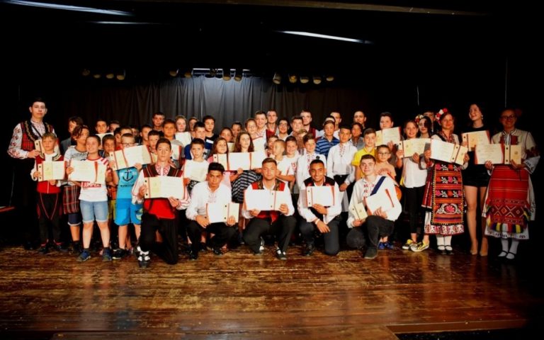 Отличиха лауреатите в XXVI Национален детски фолклорен конкурс “Диньо Маринов”