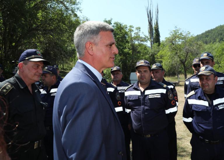 Премиерът Янев към пожарникарите: Делата Ви в помощ на хората и опазването на природата заслужават дълбока благодарност