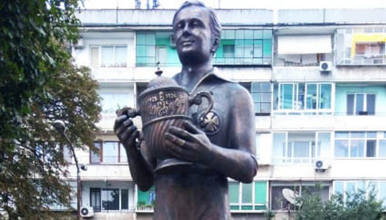 Паметник на Иван Моканов бе открит до стадион “Тича”