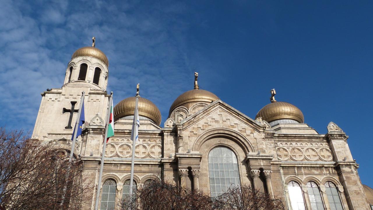Община Варна отпуска средства за ремонт на ефектното осветление на Катедралата