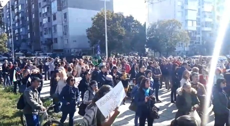 Във Варна протестираха срещу въвеждането на зеления сертификат