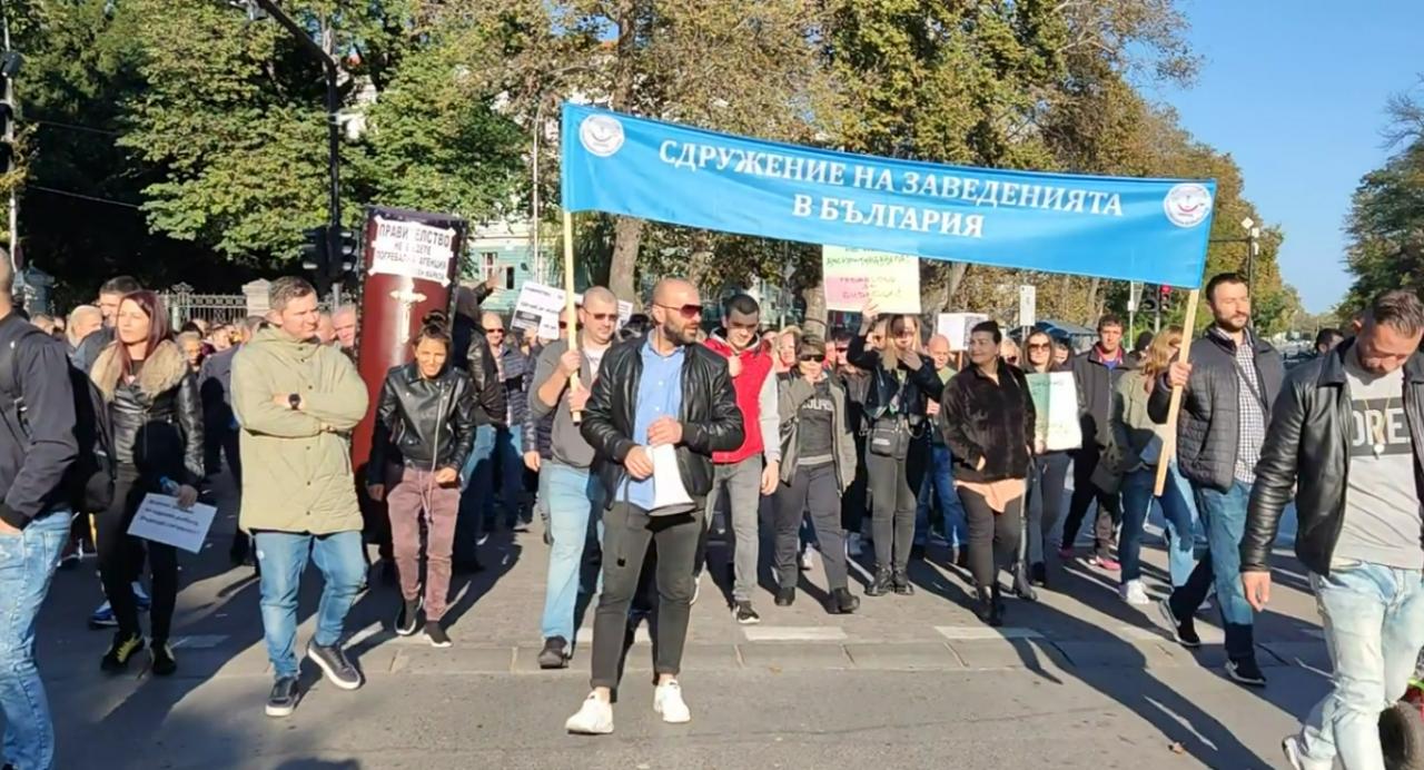 Стотици протестираха във Варна срещу COVID мерките