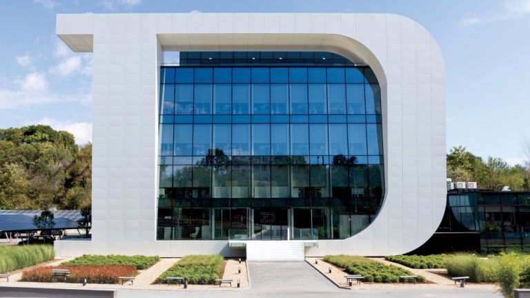 Гинес рекорд във Варна за най-голяма сграда във формата на буква