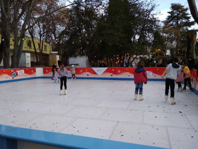 Безплатна ледена пързалка ще работи за празниците във Варна