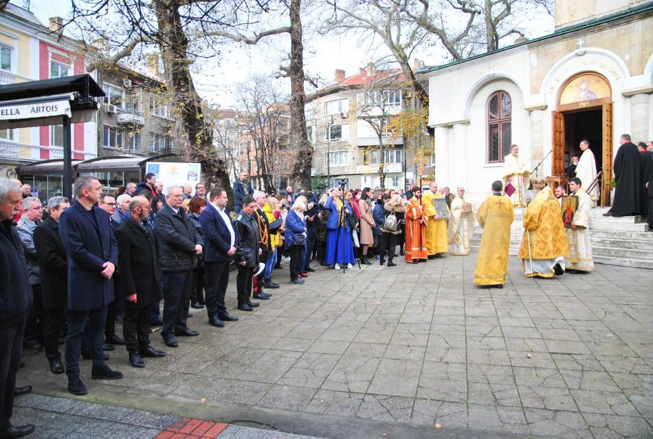 Варна почете Никулден с молебен за здраве