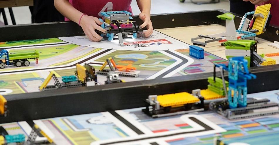 Внедряват образователни продукти на LEGO Education в детски градини и училища във Варна