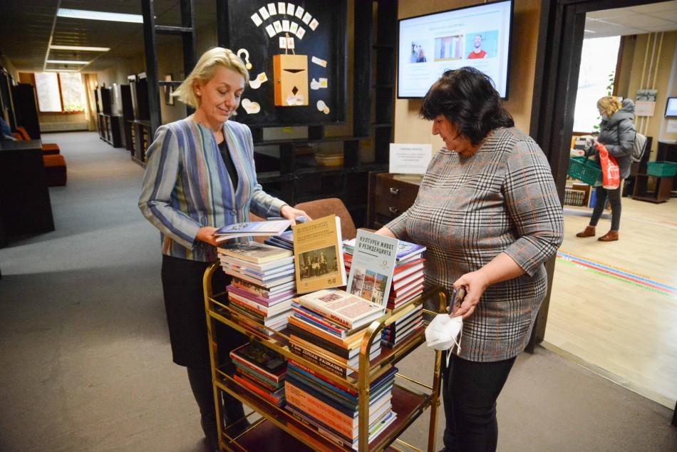 Колекцията “Книги от библиотеката на кмета” получи ново дарение