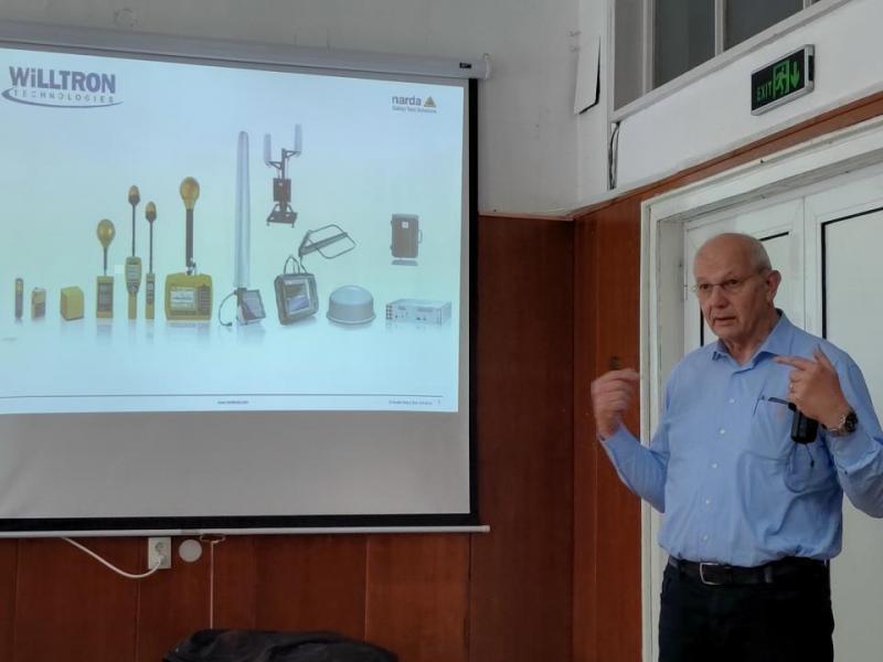 Водещ производител на измервателна техника проведе семинар в Морско училище