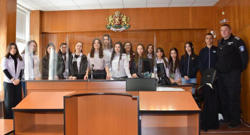 Ученици от СУ „Гео Милев“ посетиха Окръжен съд – Варна
