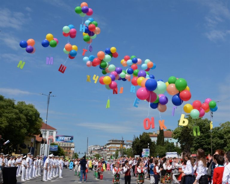 С многохилядно шествие Варна празнува 24 май