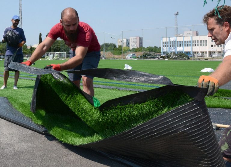 Поставят нова тревна настилка в СК “Локомотив”