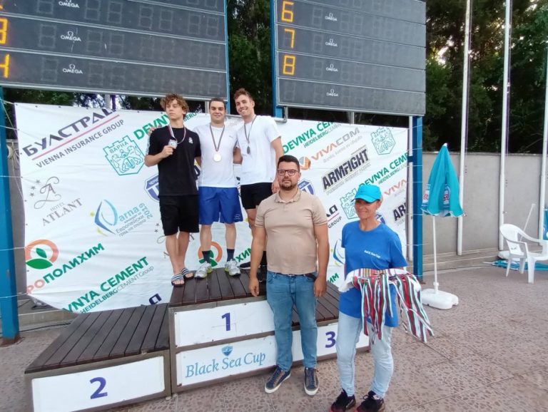 Катя Аврамова и Лъчезар Шумков са победители в плувния турнир Black Sea Cup 2022