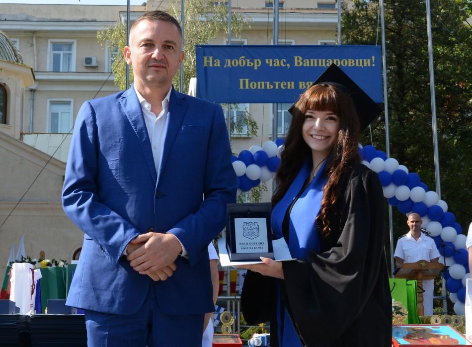 Кметът Иван Портних награди първенците на випуск 2022 на ВВМУ „Н. Вапцаров“