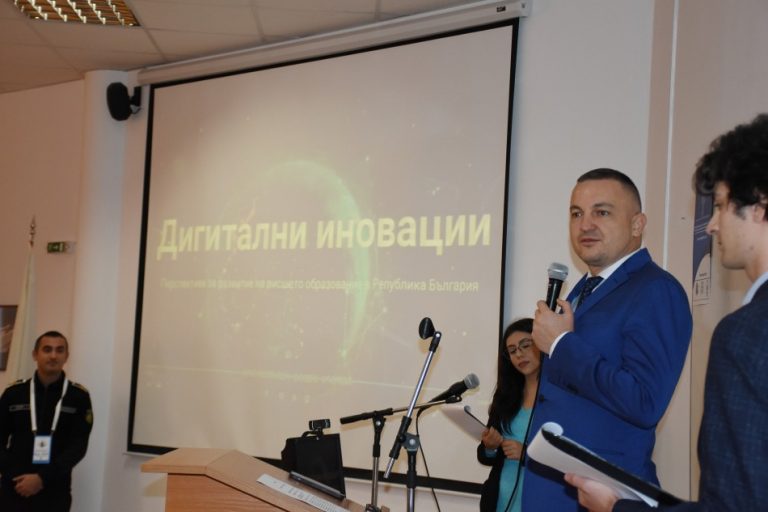 Кметът Иван Портних поздрави участниците в конференция за дигитални иновации