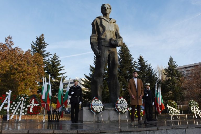 ВВМУ „Н. Вапцаров“ отбеляза своя патронен празник