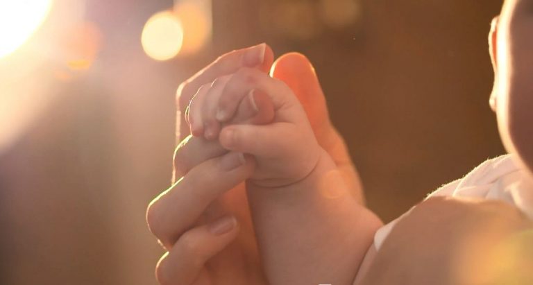 Момиче е първото бебе за годината във Варна