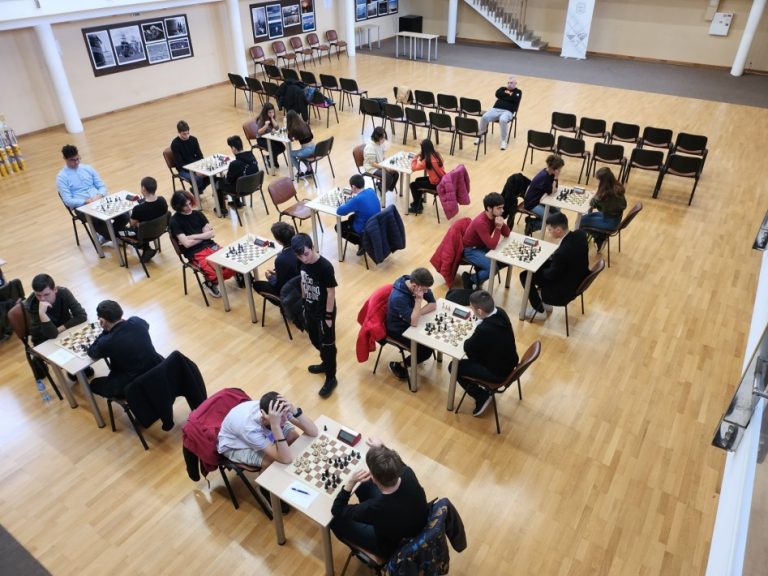Приключиха Общинските ученически игри в спортовете шахмат и хандбал