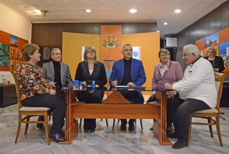 Община Варна и синдикати подписаха нов колективен трудов договор в сферата на образованието