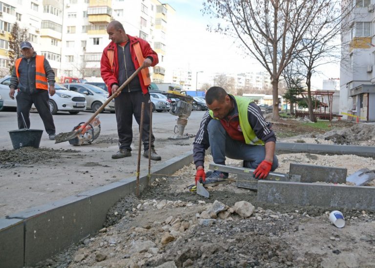 Ремонтират 83 улици и 15 междублокови пространства във Варна