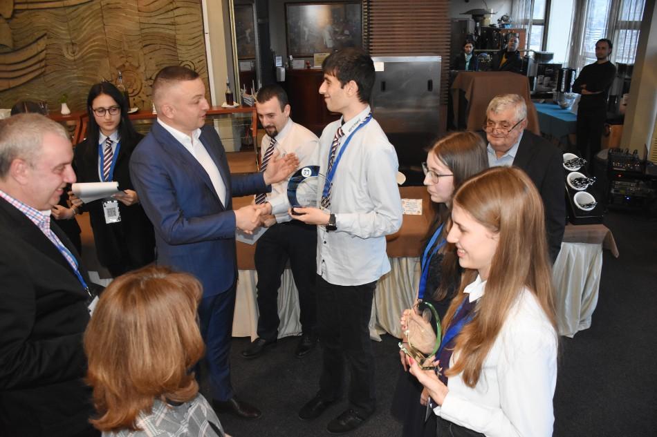 Ученик от Варненската търговска гимназия стана победител в Националното състезание по счетоводство
