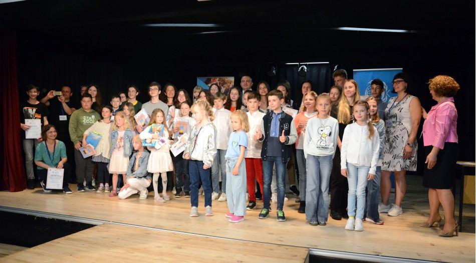 Наградиха украински деца, завършили с отличие олимпиада по български език