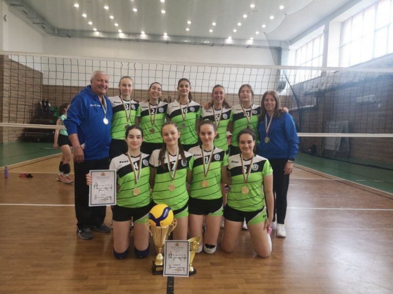 Отборът на Първа ЕГ-Варна станаха републикански шампиони по волейбол